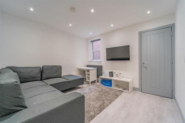 6 bedroom house to rent - Photo 1