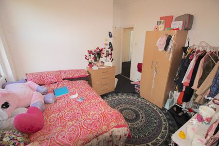 9 Bed - 213 Belle Vue Road, Woodhouse, Leeds - LS3 1HG - Student - Photo 4