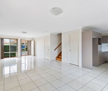 3 Bedroom Townhouse with Private Wrap Around Courtyard - Photo 4