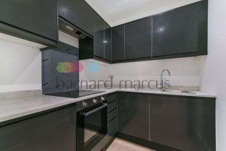 High Street - Photo 2