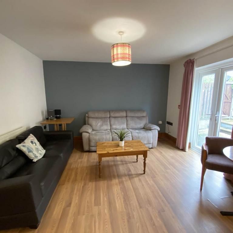 5 bedroom flat to rent - Photo 1