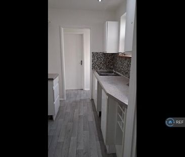 2 bedroom end of terrace house to rent - Photo 2