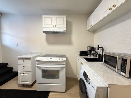 Appartement entièrement meublé de 2 chambres au cœur de Côte-des-Neiges. - Photo 4
