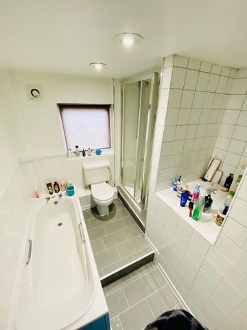 4 bedroom terraced house to rent - Photo 5