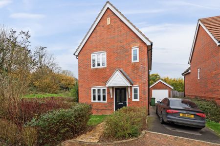 3 Bedroom House - Rowden Way, Alton - Photo 4