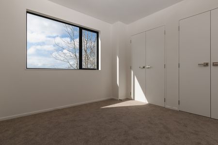 Modern Townhouse - Photo 2