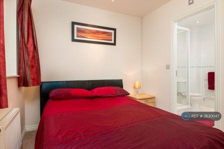 4 bedroom detached house to rent - Photo 4