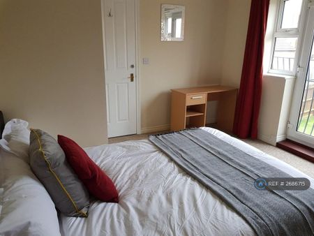 1 bedroom in a house share to rent - Photo 5