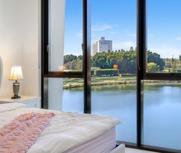 Benowa Waterfront Apartment - Photo 5