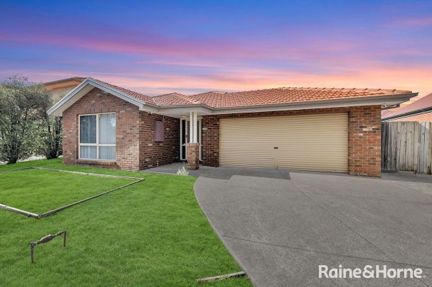 12 Spinningdale Close, Seabrook, VIC 3028 - Photo 1