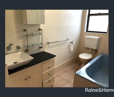 1 bedroom unit in great location - Photo 3