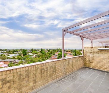 Spacious 3 Bedroom Apartment In Exceptional Location - Photo 5