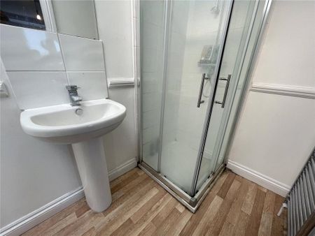 3 bedroom apartment to rent - Photo 5