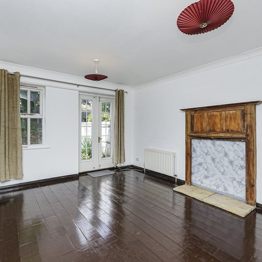 Terraced House to rent - Lullingstone Lane, London, SE13 - Photo 1
