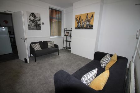 4 bedroom terraced house to rent - Photo 2