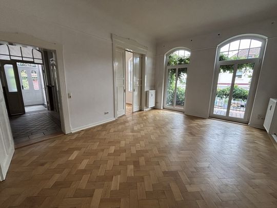 Stilvolle Altbauwohnung in attraktiver Stadtlage mit Wintergarten und zwei Balkonen - Photo 1