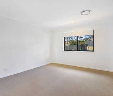 5 Blue Lakes Place, North Kellyville NSW 2155 - House For Rent | Do... - Photo 2