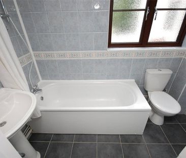 2 bedroom end of terrace house to rent - Photo 5