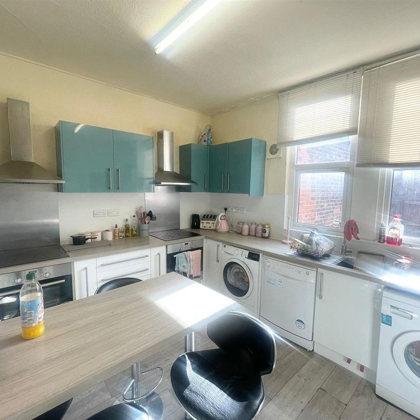 Room in a Shared House, Derby Road, NG7 - Photo 1