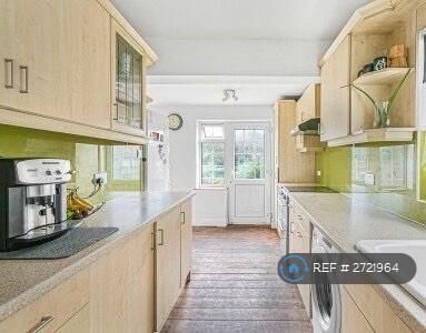 3 bedroom semi-detached house to rent - Photo 4
