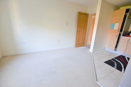 2 bed flat to rent in 6 The Waves, BH5 1AA - Photo 4
