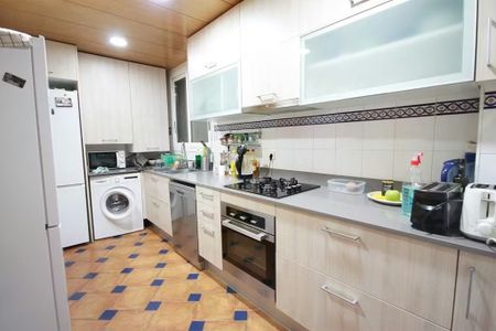 Carrer Gran de Gràcia, Barcelona, Catalonia 08012 - Photo 5