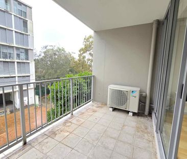 Modern Two Storey Apartment in Maroubra Junction - Photo 5