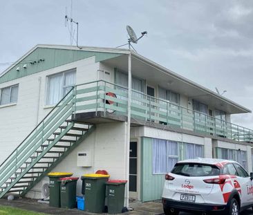 Tidy Upstairs One Bedroom in Hamilton East - Close to Uni - Photo 2