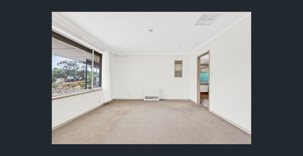 Spacious 3 Bedroom Home! - Photo 1