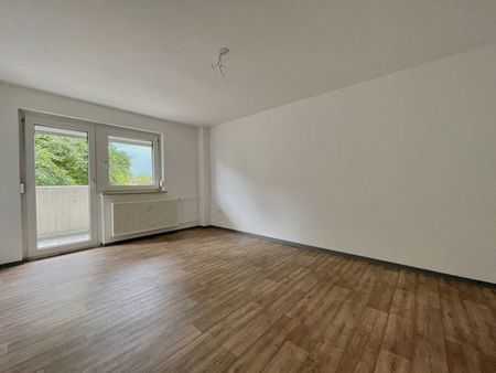 Geräumige 2-Zi.-Wohnung mit Balkon! - Foto 2