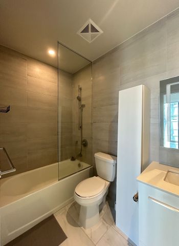 For Lease - 8 Cumberland St Street Unit# 2602 Master bedroom, Toronto, Ontario - Photo 2