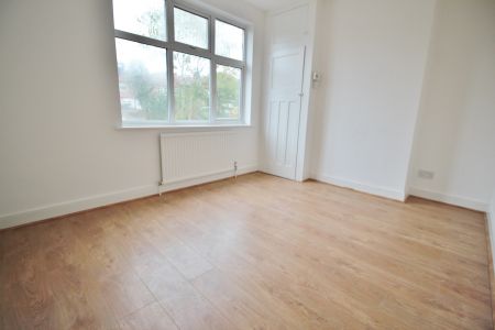 3 bedroom Terraced for rent - Photo 5