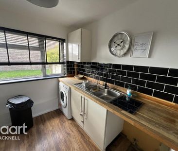 4 bedroom semi-detached house to rent - Photo 4