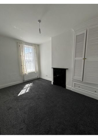3 bedroom end of terrace house to rent - Photo 4