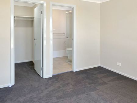 Modern Family Living in the Heart of Cliftleigh - Photo 3