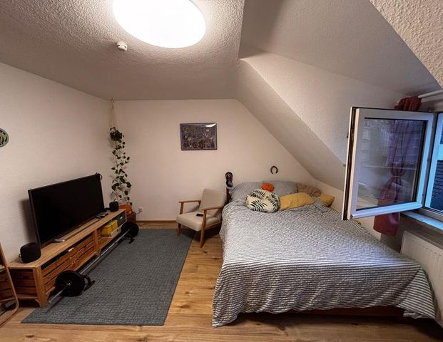 Schöne 1,5 -Zimmer Wohnung mit EBK (ab 1. November) - Foto 1