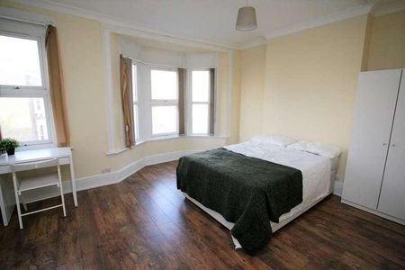 Acquire Estate Agents Amazing Mossford Street House, E3 - Photo 2