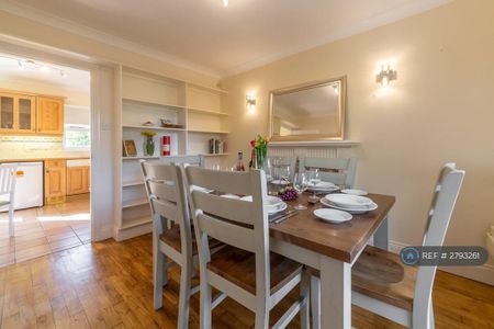 4 bedroom semi-detached house to rent - Photo 4