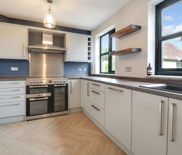 2 Bedroom - Photo 4
