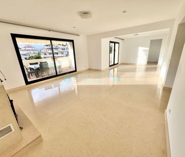 Spectacular Duplex Penthouse in Capanes del Golf, Benahavis - Photo 3