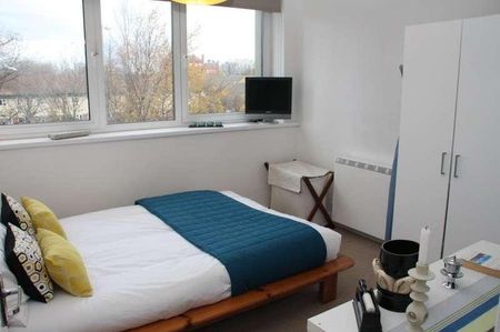 Westcott Court Lower Moss Lane, Manchester, M15 - Photo 5