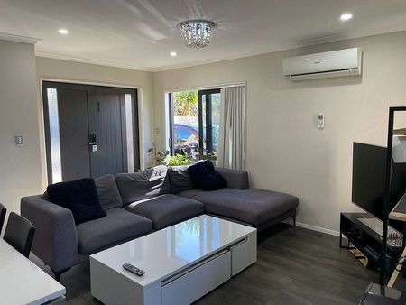 5 Bedroom + Double Garage + Off Street Parking - Photo 5