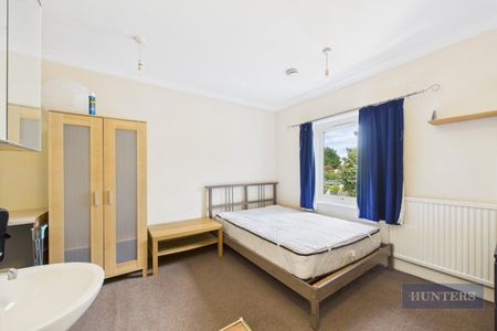 3 bedroom House To Let - Photo 3