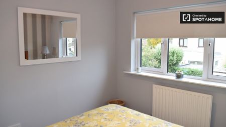 Bright room in 3-bedroom house, Dublin - Photo 5