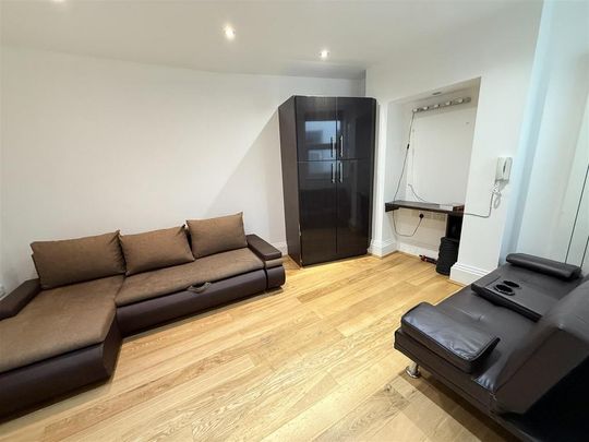 Studio to rent - Photo 1