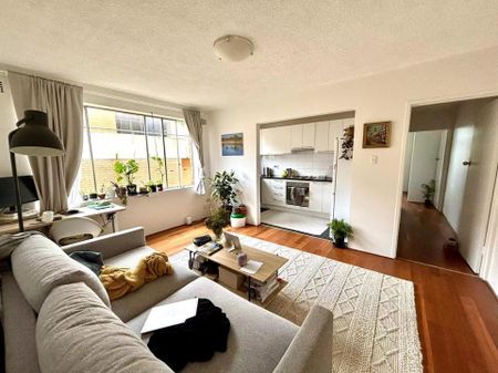 Furnished One Bedroom Apartment Located in the Heart of Kensington - Photo 3