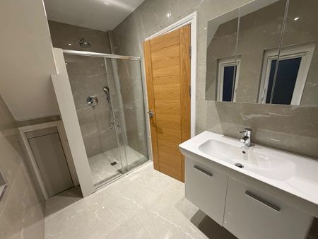 1 Bed Flat, London, W5 - Photo 5