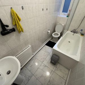 Room in a Shared Flat, London, N19 - Photo 3