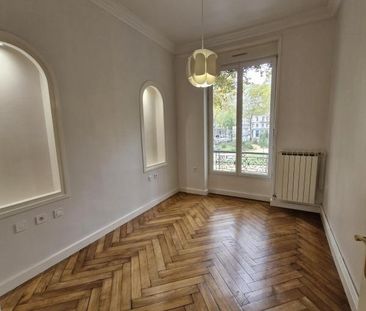 Location Appartement 3 pièces 69m² LYON 7ème - Photo 2