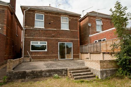 4 bedroom detached house to rent - Photo 4